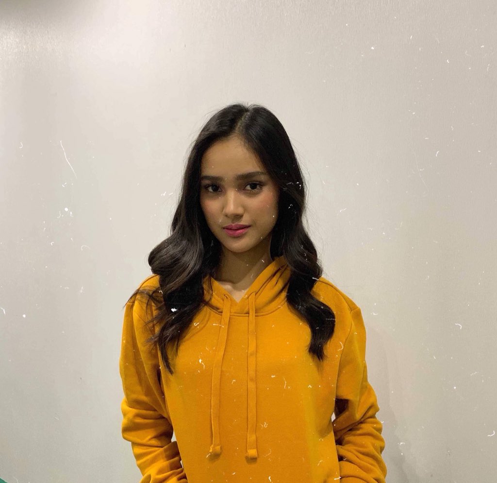 Still Kareyna On Twitter Describe Karina In One Word Comment