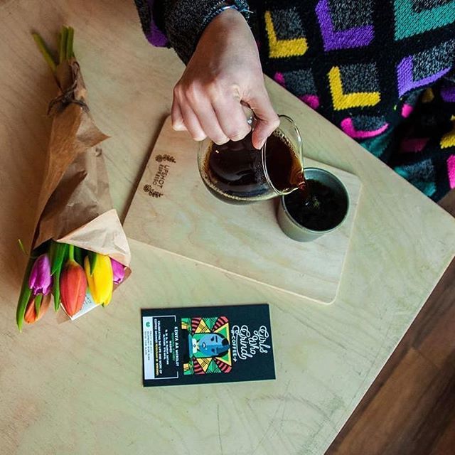GWG_Coffee's tweet photo. Now THIS is what you do when it's grey, cold and mizzle out there folks.
P.S. that jumper is lyfe 🙌 📷 by the babes at @upshotsheffield
💐 @teakflowers
.
.
.
.
#girlswhogrindcoffee #bright #flowers #saturdaysunshine #saturdaymorning #colour #colourlov… https://t.co/BodOfl3l7B https://t.co/PmI09T6BCO