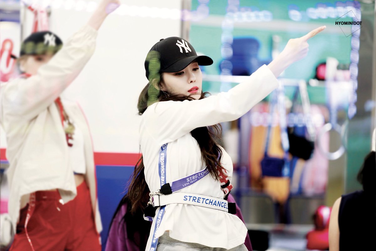 hyominidot's tweet image. 190115 홍대 안무영상 촬영!!
U Um U Um~🎵🎶
D-1 @b89530
#hyomin #효민 #으음으음