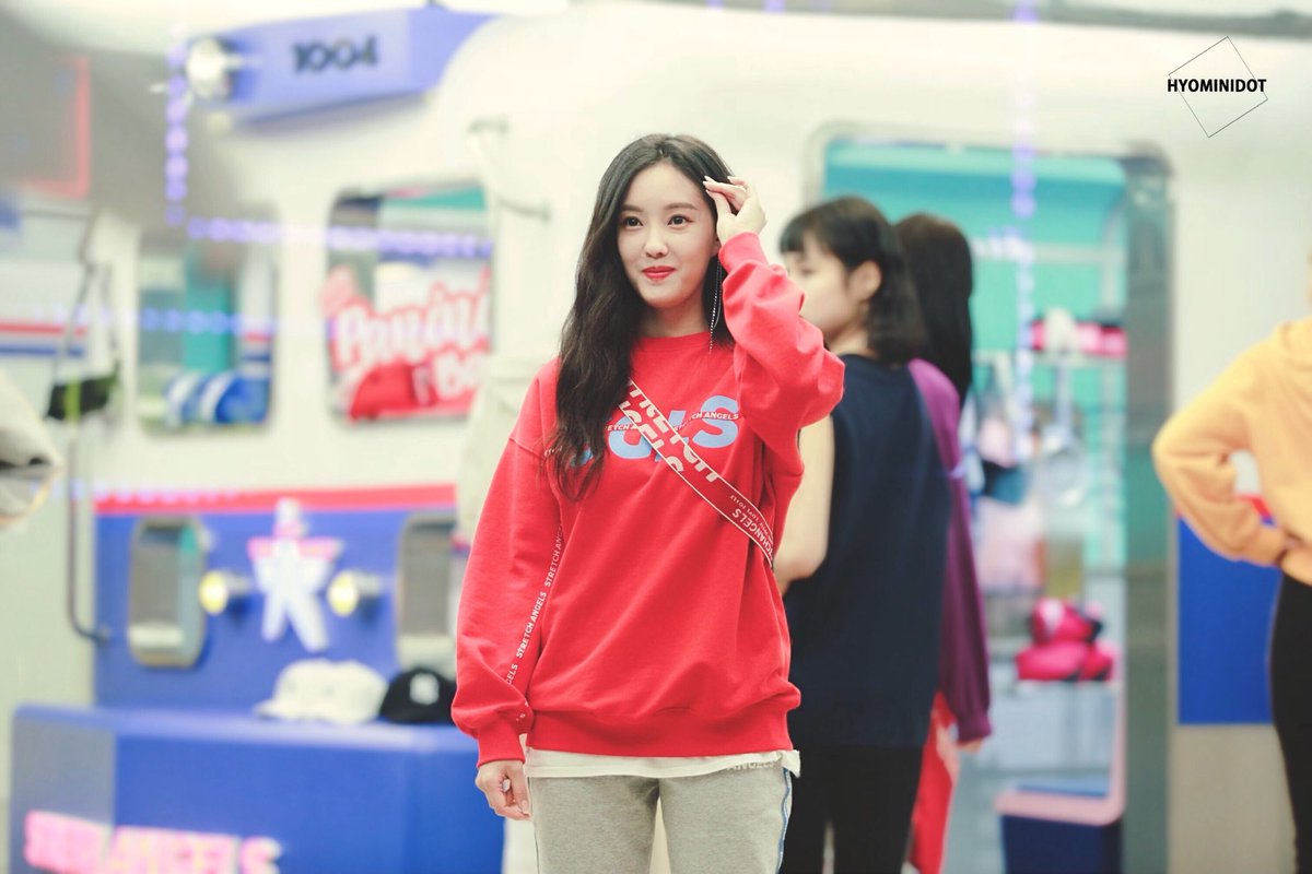 hyominidot's tweet image. 190115 홍대 안무영상 촬영!!
U Um U Um~🎵🎶
D-1 @b89530
#hyomin #효민 #으음으음