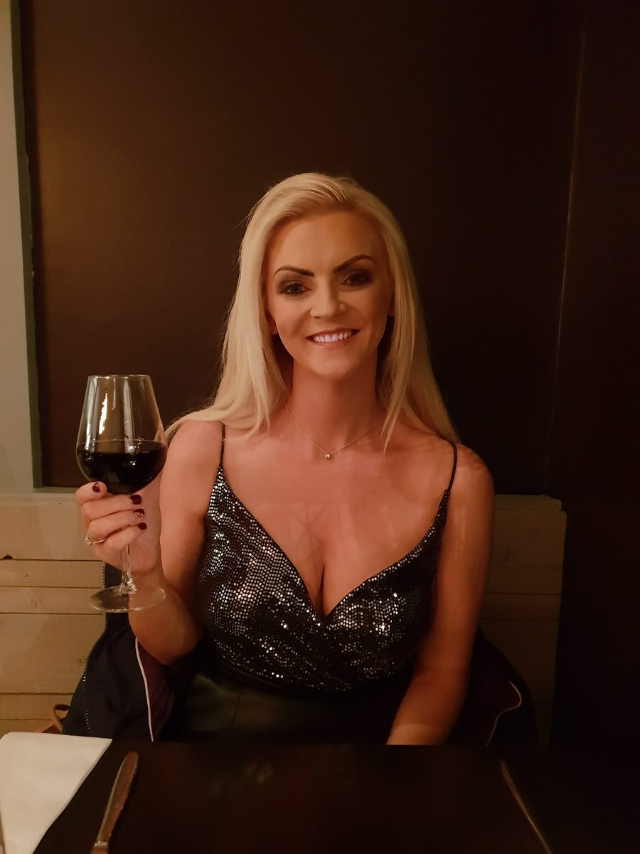 CMcIntyre07's tweet photo. THANKYOU everyone for the birthday wishes yesterday, you all made me smile. Had a perfect little day my all my favourite people. X
#thisis37🙈 #birthday #dietoff #food #wine #anotheryearontheclock https://t.co/BJkNkX4iXK