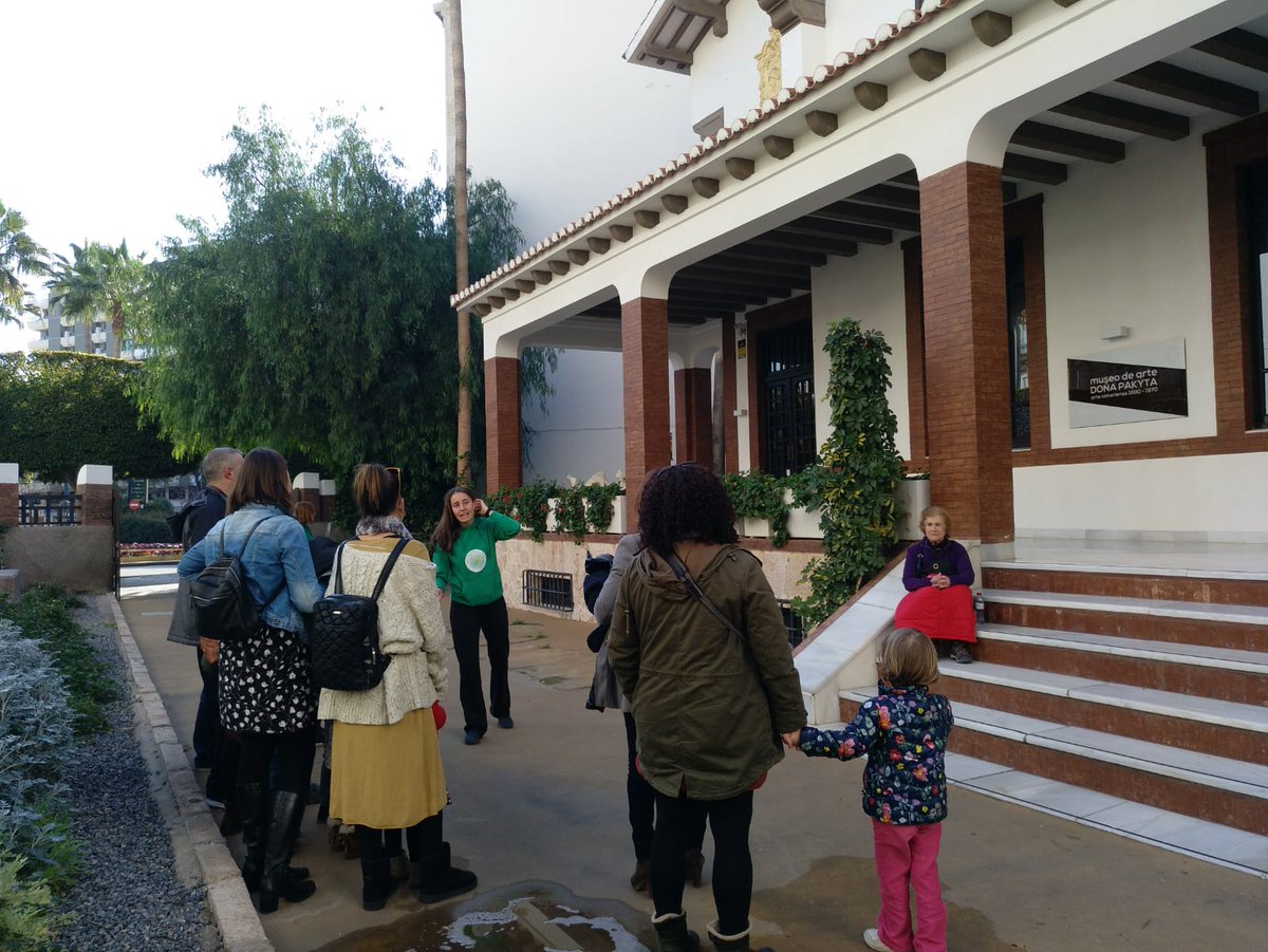 MuseoArteAlm's tweet photo. Nueva cita con nuestros visitantes vip: los más pequeños. Empezamos visitando y conociendo el museo de una manera amena y divertida. ¡Aprendemos un montón! #TallerenFamilia #TuMuseoEduca #AlmeriaNOessoloplaya https://t.co/MIkoDWPzP6