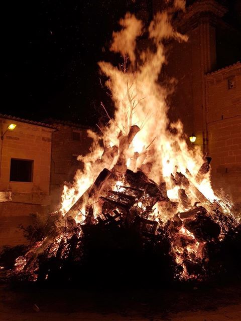 Y así ardía la hoguera de #Valdealgorfa. Foto de PalomaBG