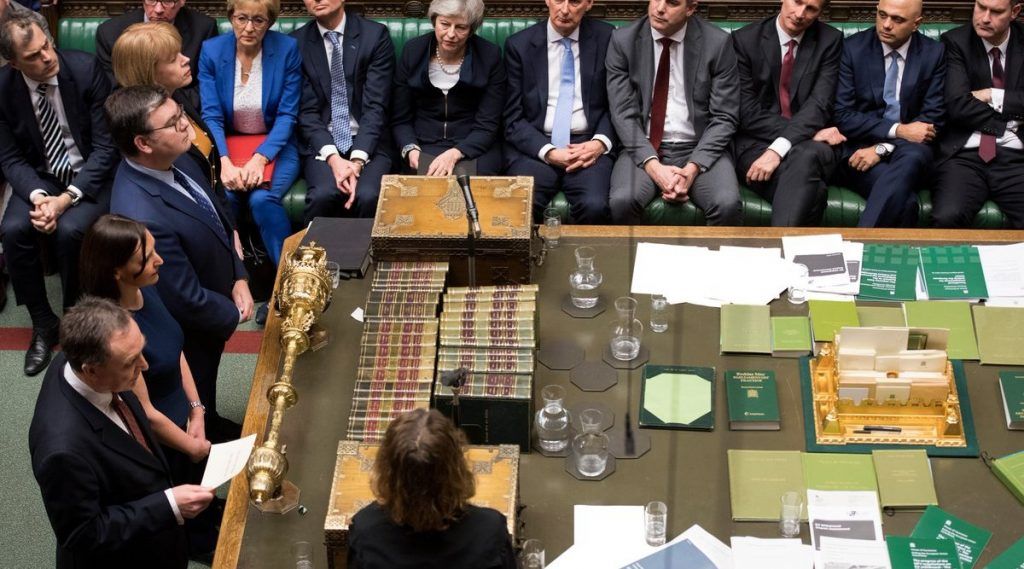 LiteralUK's tweet photo. Theresa May sobreviviendo en el “empantanado” Brexit
https://t.co/nPAQycLb1x #Brexit https://t.co/L2nFURGIRe