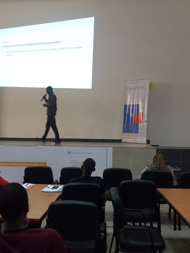 anayiika's tweet photo. R&amp;D avec @denis kombate #DevFest2018 #GDGLOME https://t.co/S4l9M6dLdP