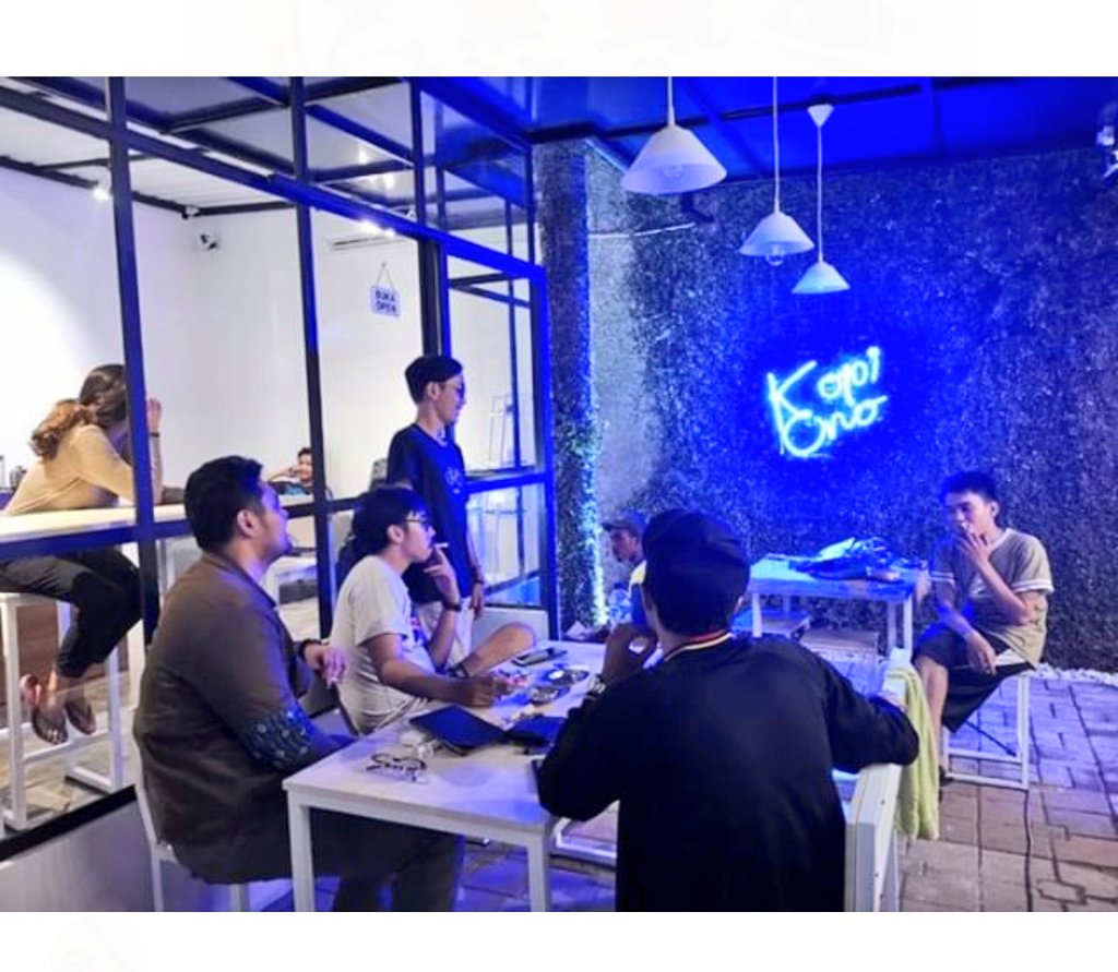 KiraraAmber's tweet photo. Ku dikasih tau temen ada tempat ngopi lucu gitu di Bintaro ,baru buka gaes .. 
Lagi ada soft opening promonya , buy 2 get 3 
Mayanlah ini buat sobat qizmin bisa bayar patungan https://t.co/2KjsygVmMx