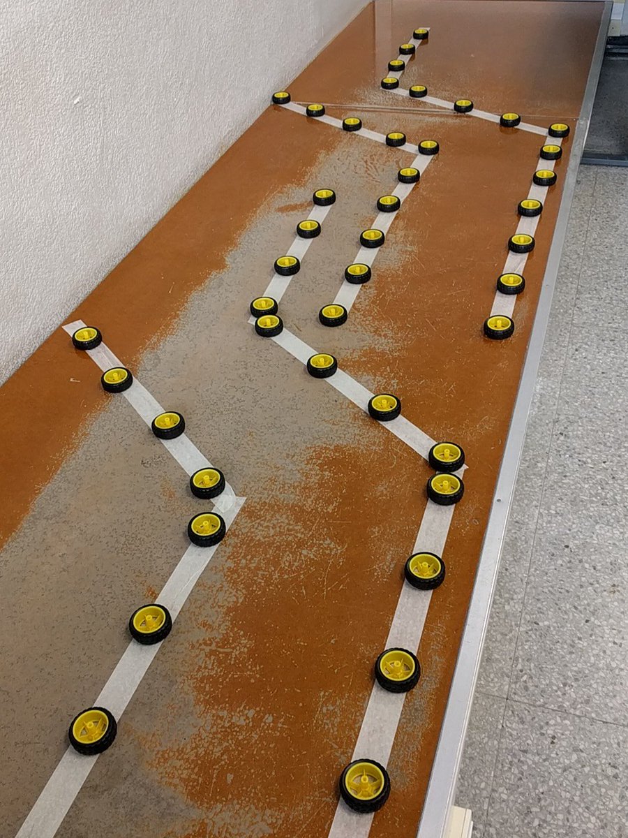 codelearn_cat's tweet image. Els robots van agafant forma. Però quin serà el més estable i ràpid? Un d&apos;ells s&apos;emportarà la màxima puntuació avui, i pot ser decisiu per a la classificació general #codeathlon