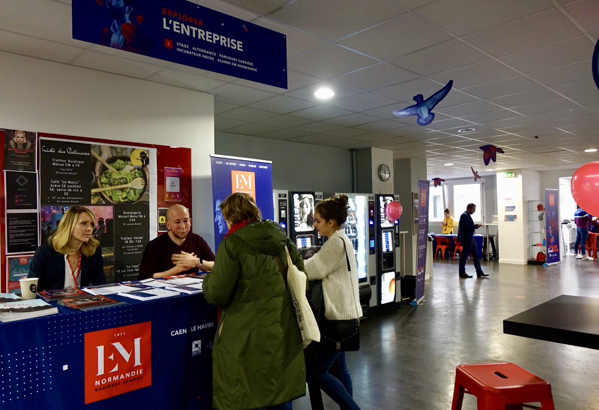 EMNormandie's tweet photo. #ExplorationDays #Alternance, #stage, #emploi, lâĂ©quipe rĂ©pond Ă toutes vos interrogations sur la #professionnalisation des Ă©tudiants Ă lâ@EMNormandie https://t.co/Fq8wynCd6S