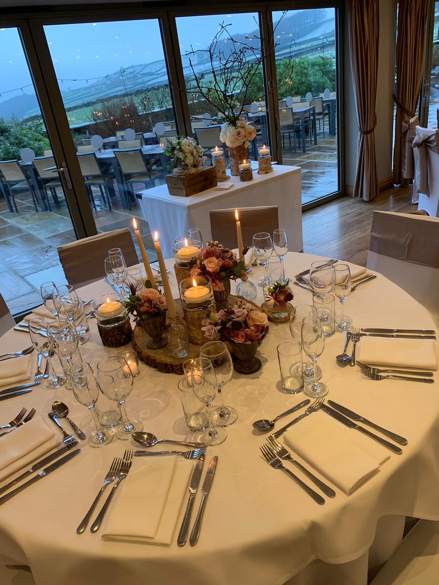 STEMSDESIGN's tweet image. We are also very excited to be all set up and ready today at @Fleece_Inn Wedding Open Day from 12pm-3pm! Pop along to see the gorgeous venue all dressed for a wedding and to meet the Stems Design team to discuss how we can be a part of your big! 🌸💐♥️ #weddingopenday #love