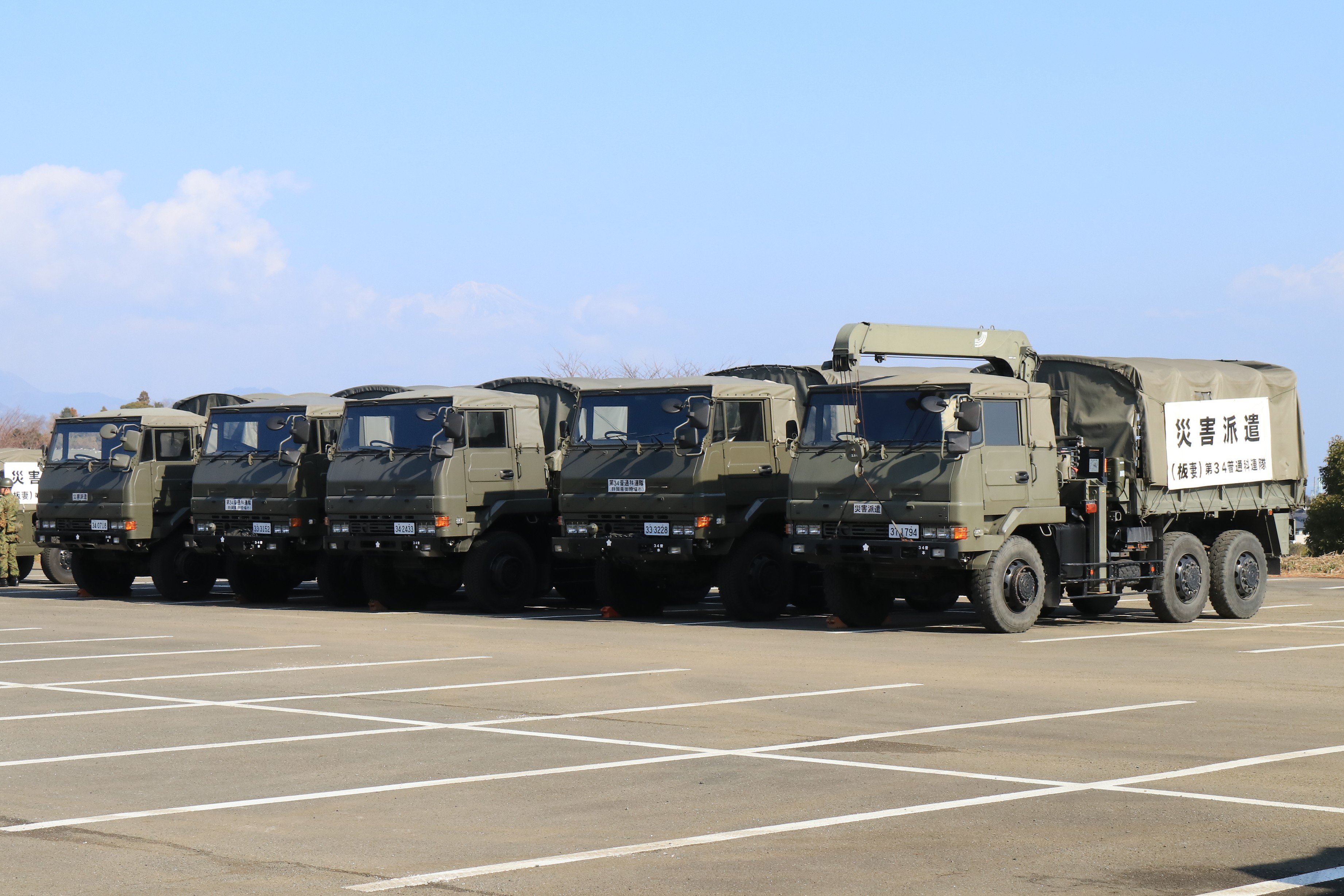 陸上自衛隊　73式大型トラック(３トン半) 陸上自衛隊 73式大型トラック 3t半（乗車隊員20体セット）｜株式