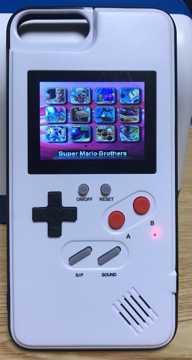 ゆきと No Twitter 新しいiphoneケース届いた 去年2月に買ったのはモノクロで テトリス系のゲーム ができるやつだけど 今回のはカラー液晶で8bitゲームができるぞ