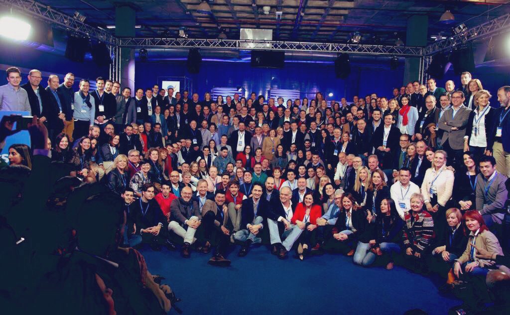 isabelbonig's tweet photo. Juntos. Unidos. Con fuerza. Para devolver a los alicantinos, castellonenses y valencianos el orgullo y la Comunitat de futuro y progreso que se merecen. un equipo renovado capaz de ilusionar y de sumar triunfos #EspañaEnLibertad 🇪🇸 https://t.co/pGg7x50K8i