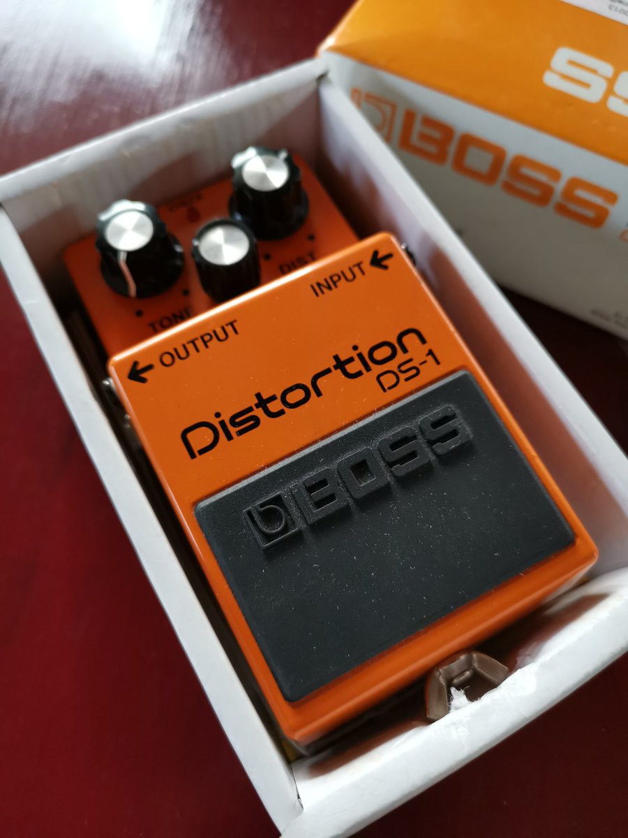 docwoe1's tweet image. Heute ein Geschenk von #Amazon erhalten! 🎉 Jetzt muß ich nur noch jemanden finden, der Gitarre spielt. (Aber ich mag Orange). #Geschenk #Rücksendung #Kundendienst