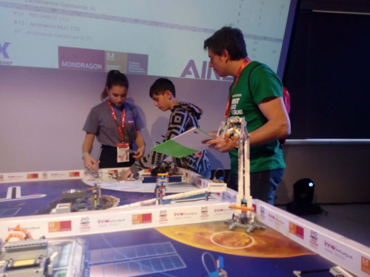 aitor_ibabe's tweet photo. #microfll Buen banco de pruebas para @firstlegoleague Vitoria. Muy bien alumn@s @EGIBIDE @proiek2d Gracias a @Innobasque por invitarnos y a Aurrenak Cooperativa por el patrocinio. @ArrasatekoUdala @esMONDRAGON #fundacionscientia #fagor https://t.co/XMKhHoOQQE