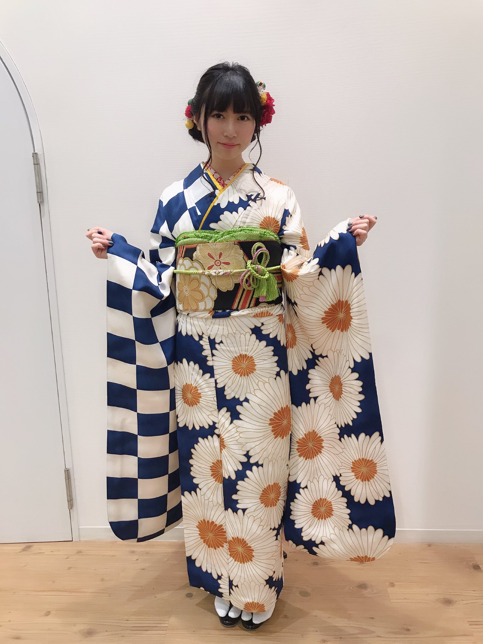 画像 遅くなりましたが 先日の成人式での振袖の写真を たくさんの人に出会い 支えられ 色々な経験をして こうして成人を迎えることができました 新 成人として アイドル Matomehub まとめハブ