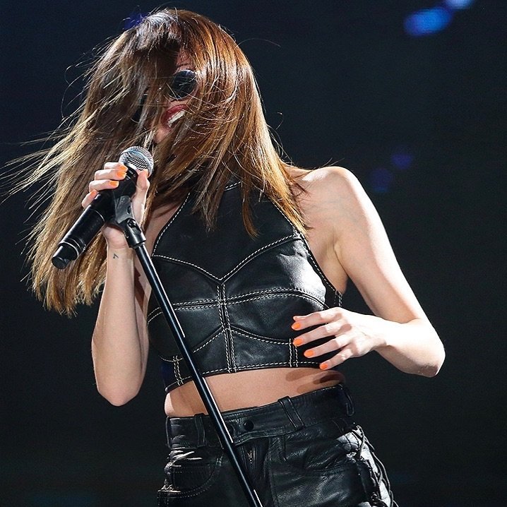 Tom Bachik na Instagramie: #FBF The orange mani on @selenagomez that lasted for the whole Asia/Australia leg of the #RevivalTour 🧡