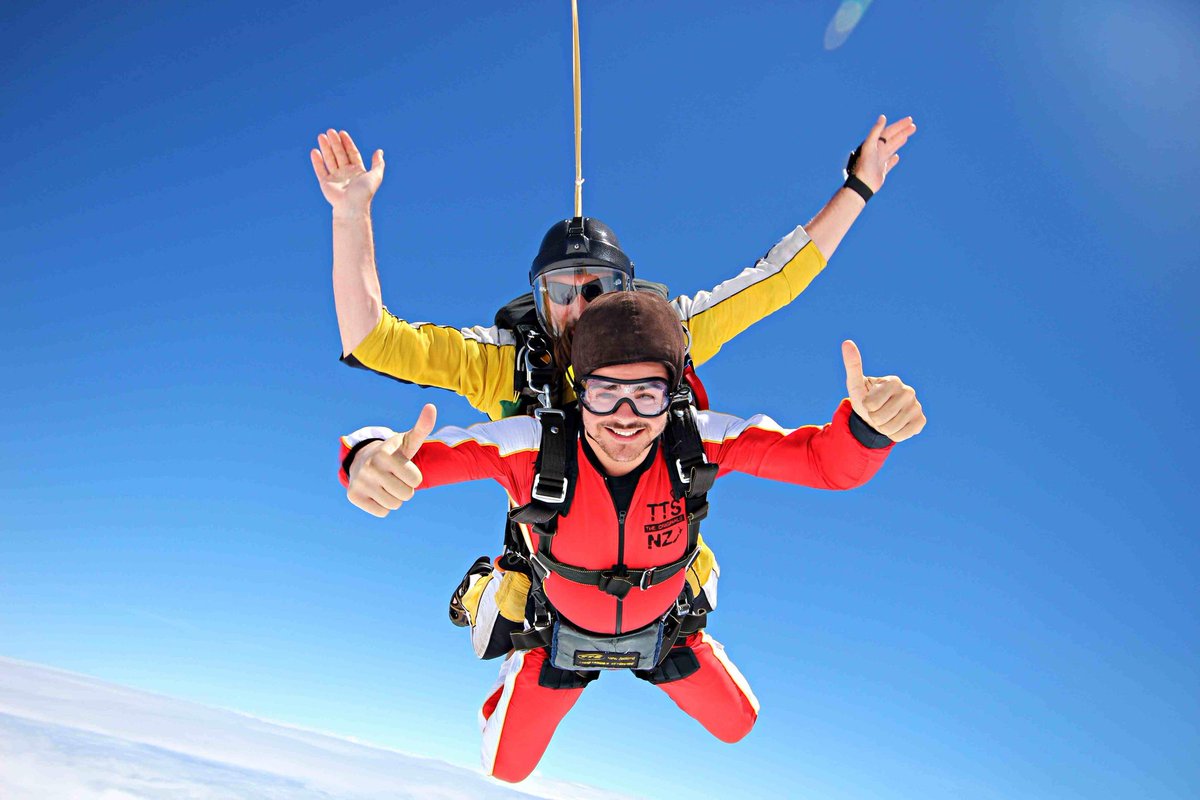 Join me as I jump out of a plane and plummet towards Earth!! youtu.be/gA3nlfKeD70