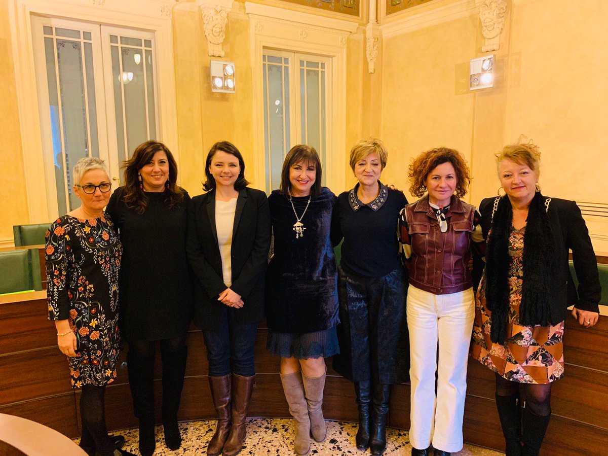 Oggi con la Consigliera di parità della Provincia di Reggio Emilia e altre Consigliere provenienti da tutta Italia. Queste donne svolgono un ruolo fondamentale al fine di evitare molestie e discriminazioni di genere sul luogo di lavoro, favorendo anche l'occupazione femminile.