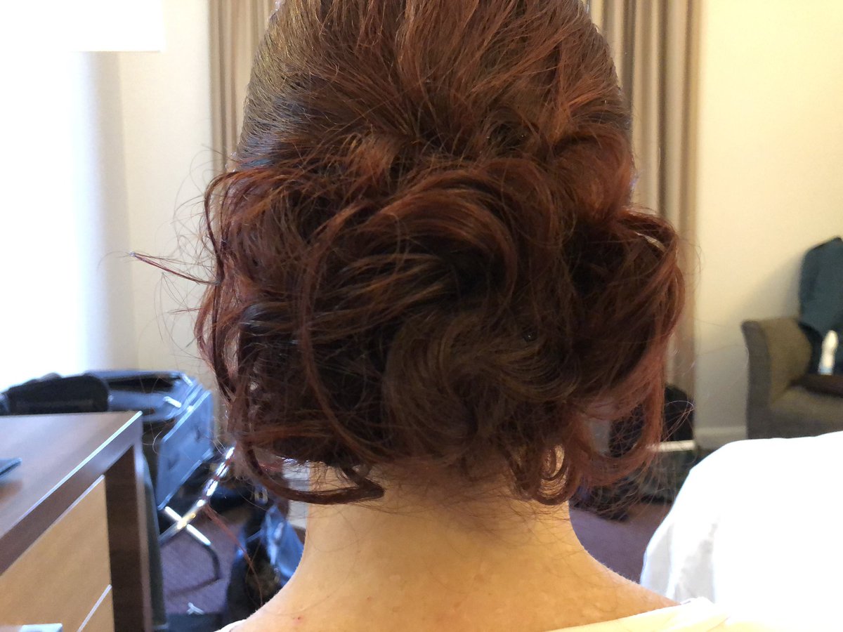 mjpalin's tweet photo. #weddingdayprep part 1, hair done!! https://t.co/W8NBHKnZ4u