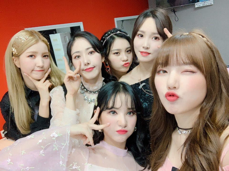 denever29's tweet photo. 190119 Gfriend at MBC Music Core 😘😘

#여자친구_해야 #GFRIEND
#Time4GFRIEND 
#Time_For_Us #sunrise
#4EVERwithGFRIEND https://t.co/b0dktrmSMB