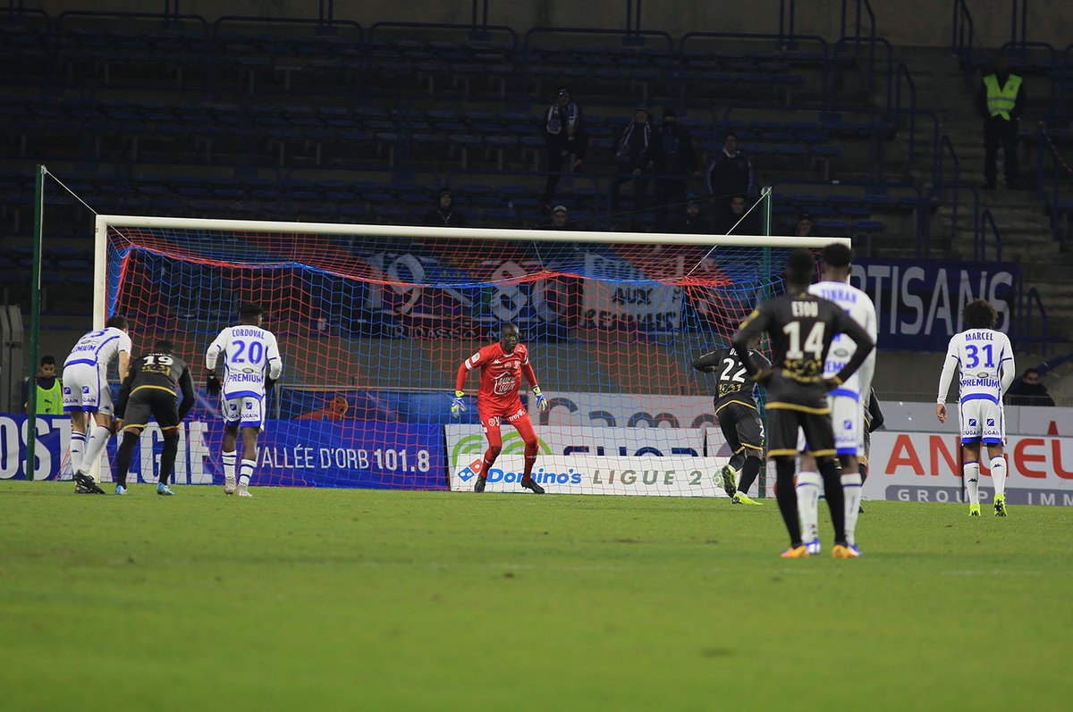 SamassaMamad30's tweet photo. Un point obtenu hier lors du déplacement face à l'@ASBeziersFoot ! Rendez-vous lundi prochain à domicile face au @RCLens 👍⚽️🔵⚪️
Bon week-end à tous ! 👍💪😀
@estac_officiel @DominosLigue2 #ASBESTAC #RIENLACHER #30 👍 https://t.co/WfFco6Wxbx