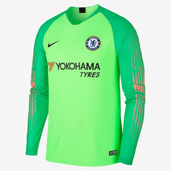 F4UR_'s tweet image. 4) Chelsea x Nike -  £60million 

Nike started manufacturing kits for Chelsea from the start of the 2017/2018 season. Its the first time both parties are partnering. The deal is worth £60million a year and will lasts for 15 years.   #kitmanager