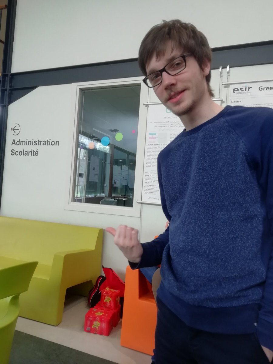 IsatiJam's tweet photo. #IsatiGameJam
Jeune homme triste à l'accueil 😢
Ces parents sont priés de venir le récupérer se badabet https://t.co/2YWqvOVqCZ