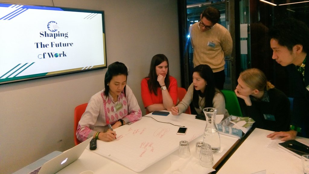 Very honored to co-lead a workshop on the Future of Work with @Cathy_IV on the Pre-Davos meeting with the #GlobalShapers attending #WEF19 #predavos2019 #futureofwork #4IR