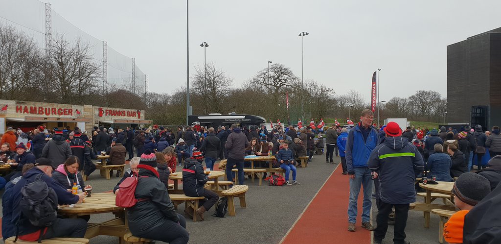 sarriessupport's tweet image. Full house at #TheOasis for today's winner takes all conclusion to #pool3 
Come and say Hi 👏👏