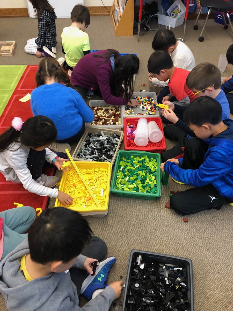 Aberman24's tweet photo. Week 2 of Edgewood Academy. More construction toys from the past 100 years. #edgewoodproud @EdgewoodNews @EdgewoodArtRoom #scarsdalepride https://t.co/0lSXhkB1r7