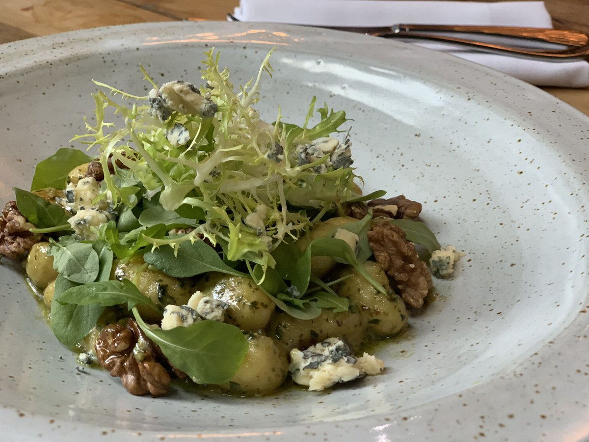 WOODKRAFTChelt's tweet image. Veggies! We have loads of vegetarian options on our menu - try our smokey egg mayonnaise or pan fried gnocchi! #VegetarianMenu