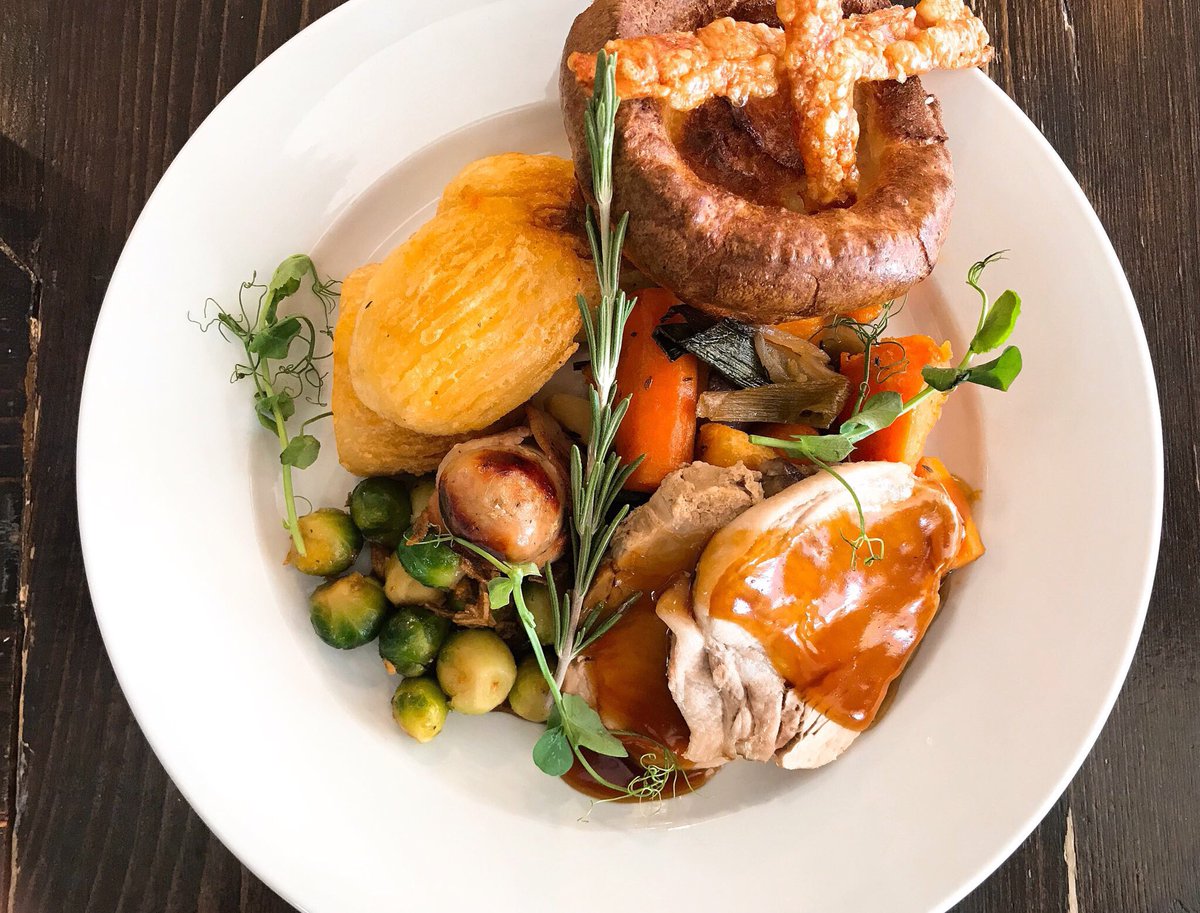 meatandbarrel's tweet photo. Sunday Roasts tomorrow from 12pm. Book on our website or give us a call 02392176291 #roastdinner #sundayroast #roastchicken #roastpork #roastbeef #veganwellington #eatingout #southsea #sunday #sundayfunday https://t.co/81dn8WldxW