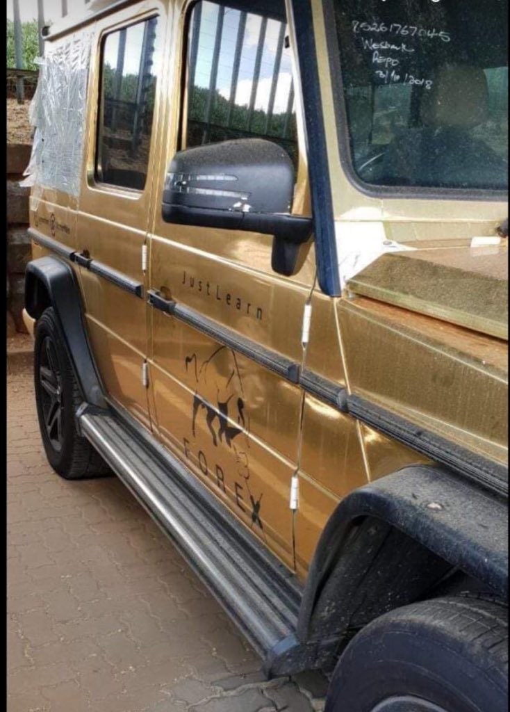 AdvoBarryRoux's tweet photo. Andile's car repossessed https://t.co/w0MntRI4lK