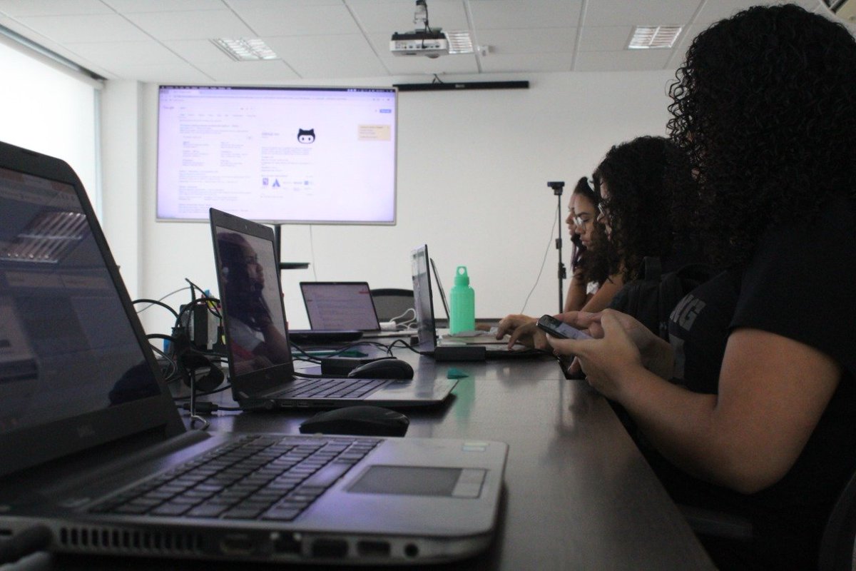 ReactLadies's tweet image. Já estamos na ativa. Nosso encontro tá bastante produtivo. #Codelikeagirl