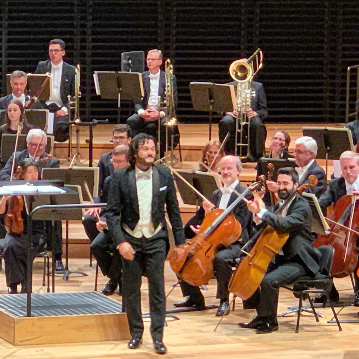 un ténor d’un immense talent #arturochaconcruz a transporté la salle Pierre Boulez à chacune de ses apparitions, ses duos avec Placido Domingo ont été admirables, en bis il nous offert on a un joli Puccini 🙏🙏 👏👏👏