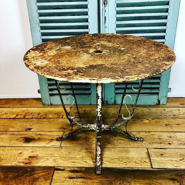 French Architectural Iron Table, get ready for Spring! #antiquefrenchtable #archtechdesign #springdecor #frenchtables #countryfurniture #upcycledfurniture #eastgrinstead #egindependentshops #campaignshopindependent #lovinglymadeboutique #lovinglymadefurn… bit.ly/2RUFZxT