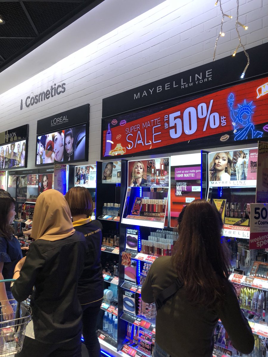 ImanAbdulRahim's tweet photo. Time ni je lah I rasa Watsons Elite berguna. Bila sale ramai gila orang pastu ada Express Lane. Takyah beratur lama lama hehe.

(Ada sale cosmetics 50% selected brands) https://t.co/TkOaj4bDVU