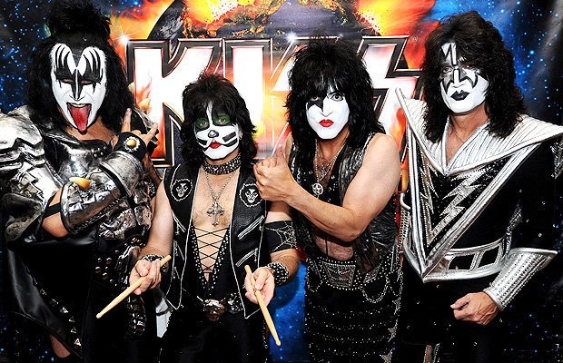 💪 #WhatGivesMeAnEdge is cranking up some KISS before I workout! 😎 In this VIDEO here, KISS performs 'Rock And Roll All Night' live in Fontana, California.    youtu.be/TJq9T_zQJuw ~ #KISS #RockAndRollAllNight #ClassicalRock #SaturdayThoughts #SaturdayMotivation