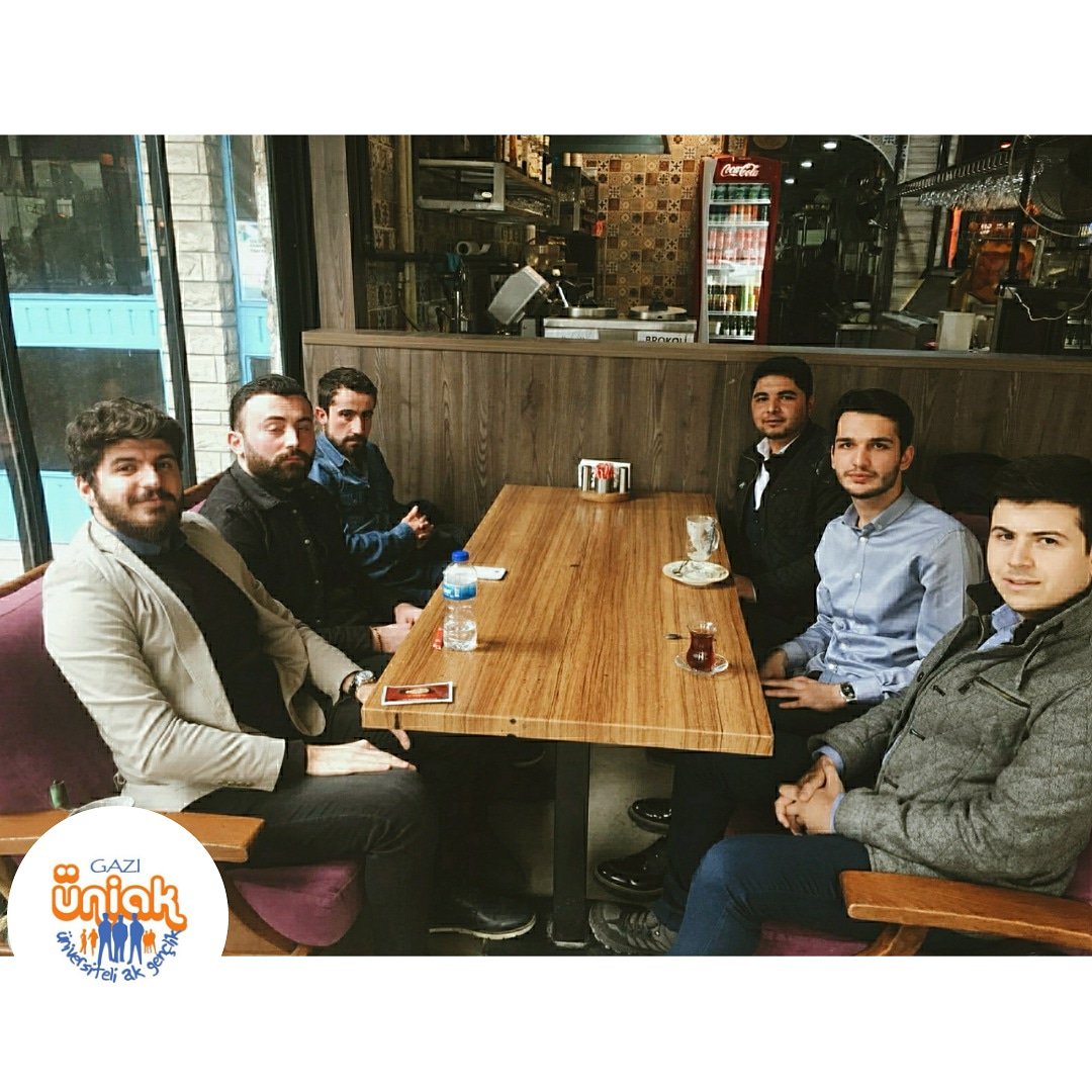 Çay sohbetleri kapsamında kardeşlerimizle Hasbihal edip fikir alışverişinde bulunduk.

<a href="/AliOsmanOzdemir/">Ali Osman ÖZDEMİR</a> 
<a href="/SefaozerS/">Sefa Özer</a> 
<a href="/vahitatalan/">Vahit ATALAN</a> 
<a href="/uniakankara/">ÜniAK Ankara</a> 
@mehmetgazicelik