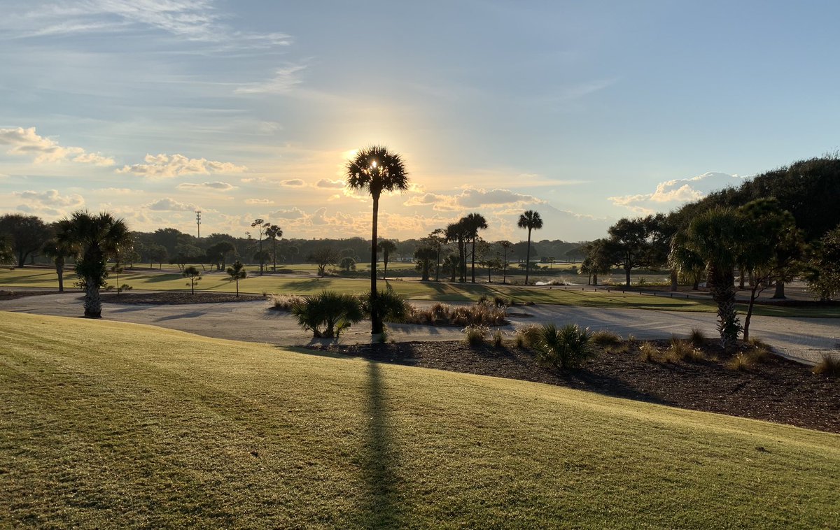 A new day ☀️. Jupiter Hills Club - Hills Course is soaking up the slow burning sunrise. Life is good! #thisismyoffice #lovemyjob #sunnyand75everyday