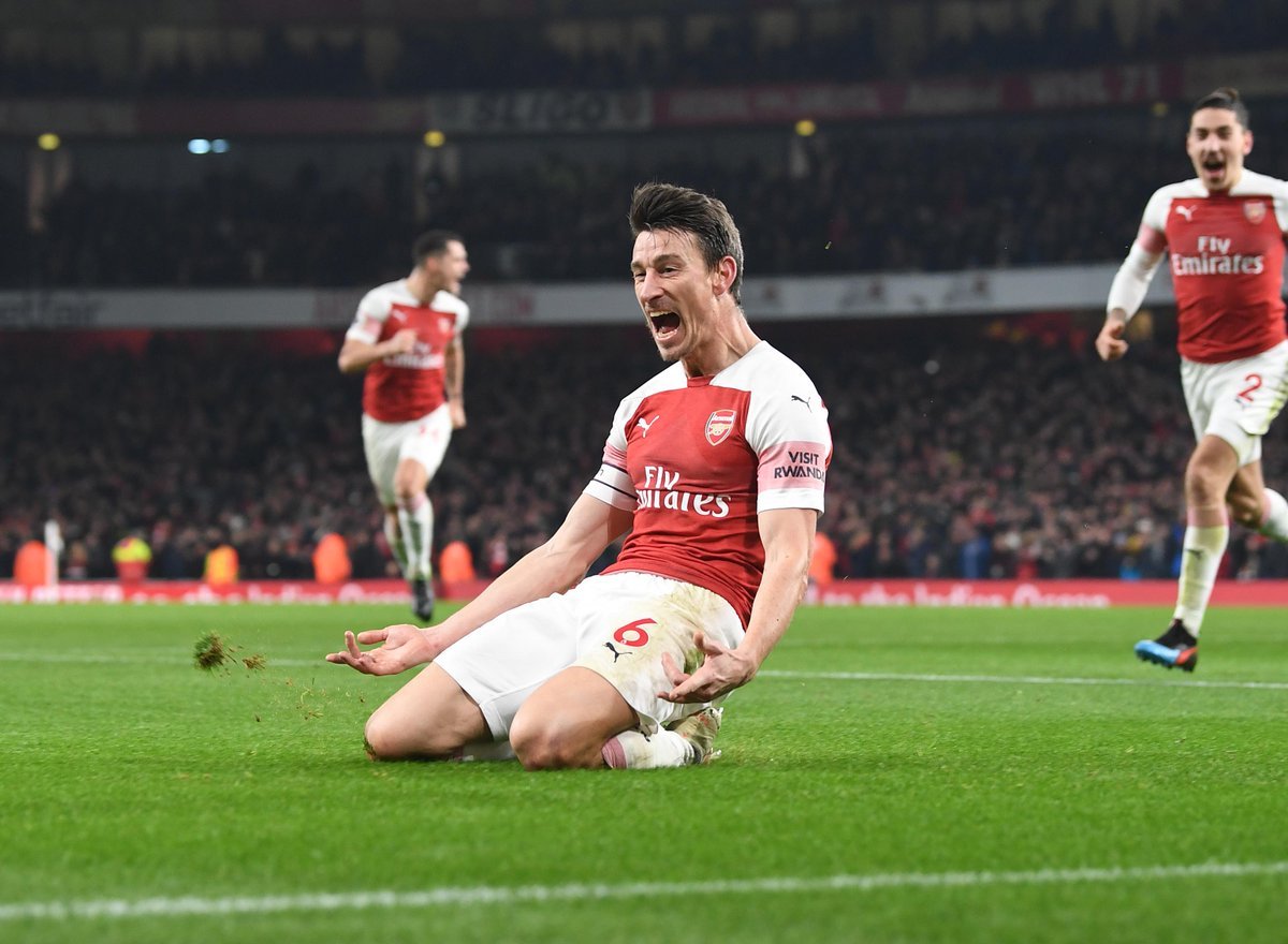 #COYG
HT: Arsenal 2-0 Chelsea

An entertaining half at the Emirates - and it will leave the home side very happy.

Lacazette and Koscielny with the goals.

#ARSCHE #bbcfootbal
@CarolRadull