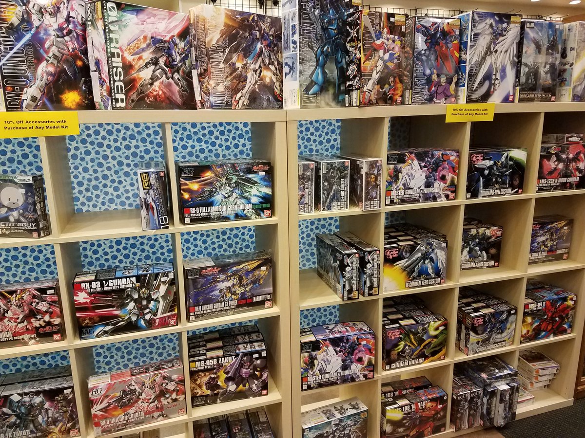 Jabman025's tweet photo. So I'm at the mall and I find yet another store that sells gundam model kits..... back in my day it wasn't as easy you kids are so lucky #oldmangrumble https://t.co/juxRFWmNU4