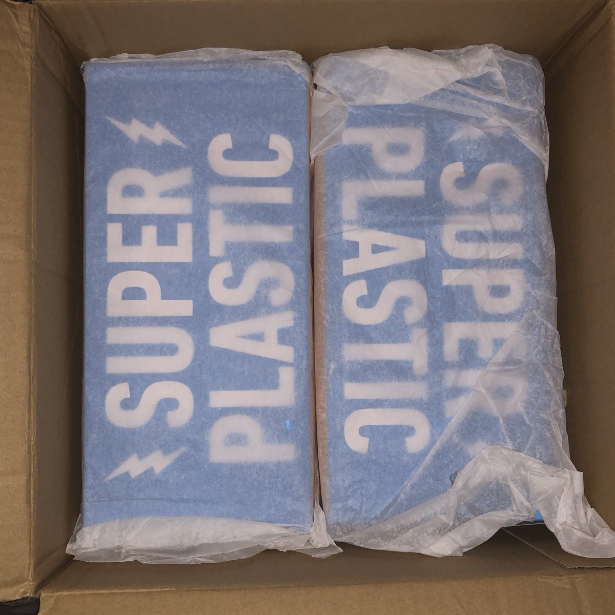 TheBlotSays's tweet image. Hmmm.... Finally about to open this @PeteFowlerArt x @Superplasticy goodness!

#PeteFowler #Superplastic