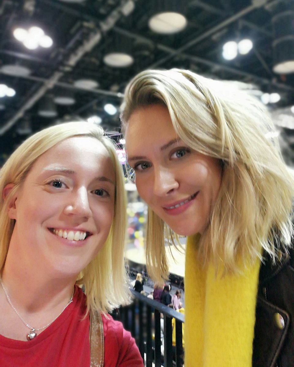 MaxineEdwards2's tweet photo. Tamsin in the house!! Day MADE! @EnglandNetball @tamsingreenway #itsusitsnow #RosesRISING https://t.co/GOwUu85LXQ