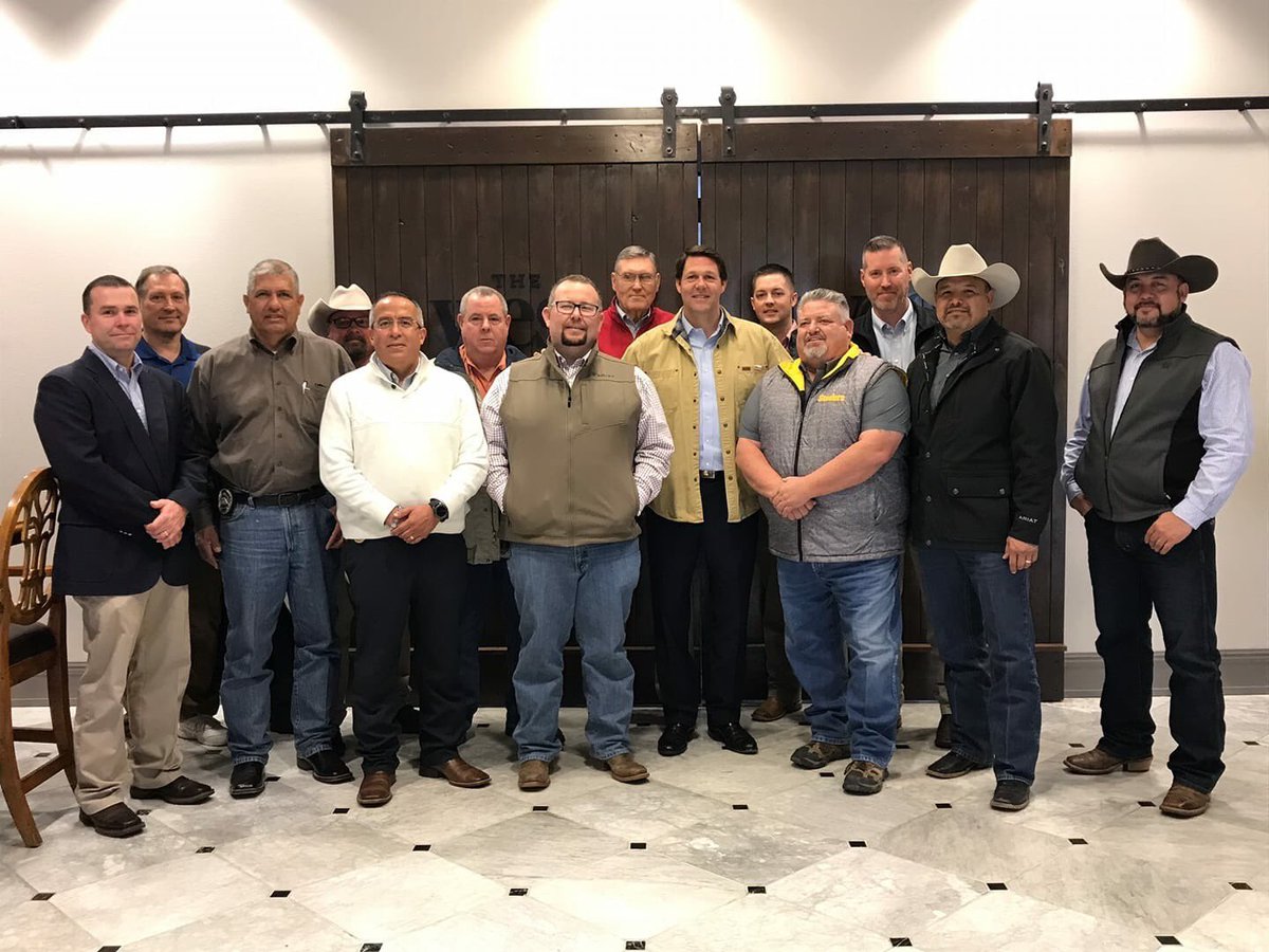 LCUDPS's tweet image. This morning, Chief Smith was invited to share coffee with Congressman Jodey Arrington @JodeyArrington and South Plains Police Chiefs/Sheriffs.  We appreciate the Congressman listening to our concerns and needs regarding public safety on the south plains.