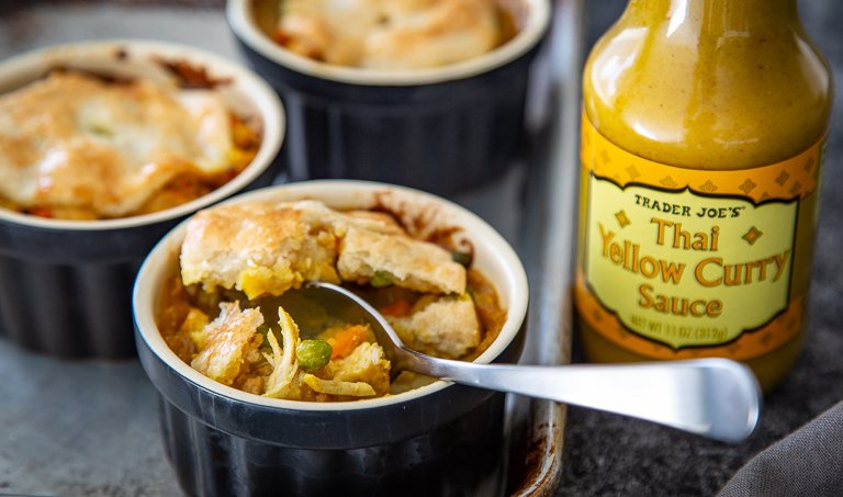 HelloEnvoy's tweet image. #ComfortFoods are the perfect meal for a cozy, relaxing weekend, and even better if they are easy to prepare! Try this quick recipe for delicious curry chicken pot pies: ow.ly/a2e930nmSPs #Recipes #Family #Weekend