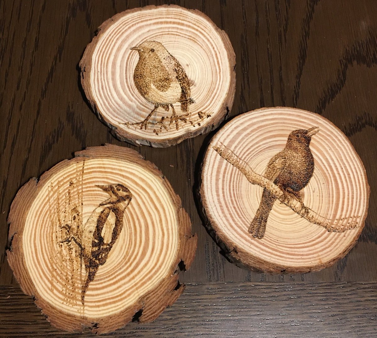 SimonPJelley's tweet image. #IMadeAThing I just tried my hand at wood burning with a soldering iron. Pretty chuffed with the results. Beginner’s luck?