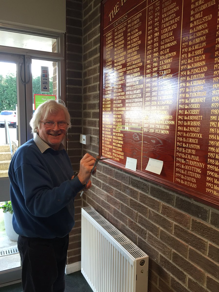 hesslegolfclub's tweet photo. @hesslegolfclub Presidents and Captains Board updated 👨‍🎨

#steadyhandneeded 🖐 https://t.co/JtOBohqqwl
