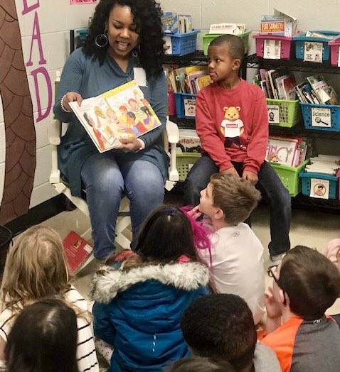 SharondaRose_'s tweet photo. I love getting into the classrooms to read to students, but yesterday I had the opportunity to read WITH my son to his class. Us reading together was definitely a high moment for me! #proudmom #mademyday #hisdaytoo #1stgraderocks #mysteryreader📚 #adminmom https://t.co/4XxvIEIbVD