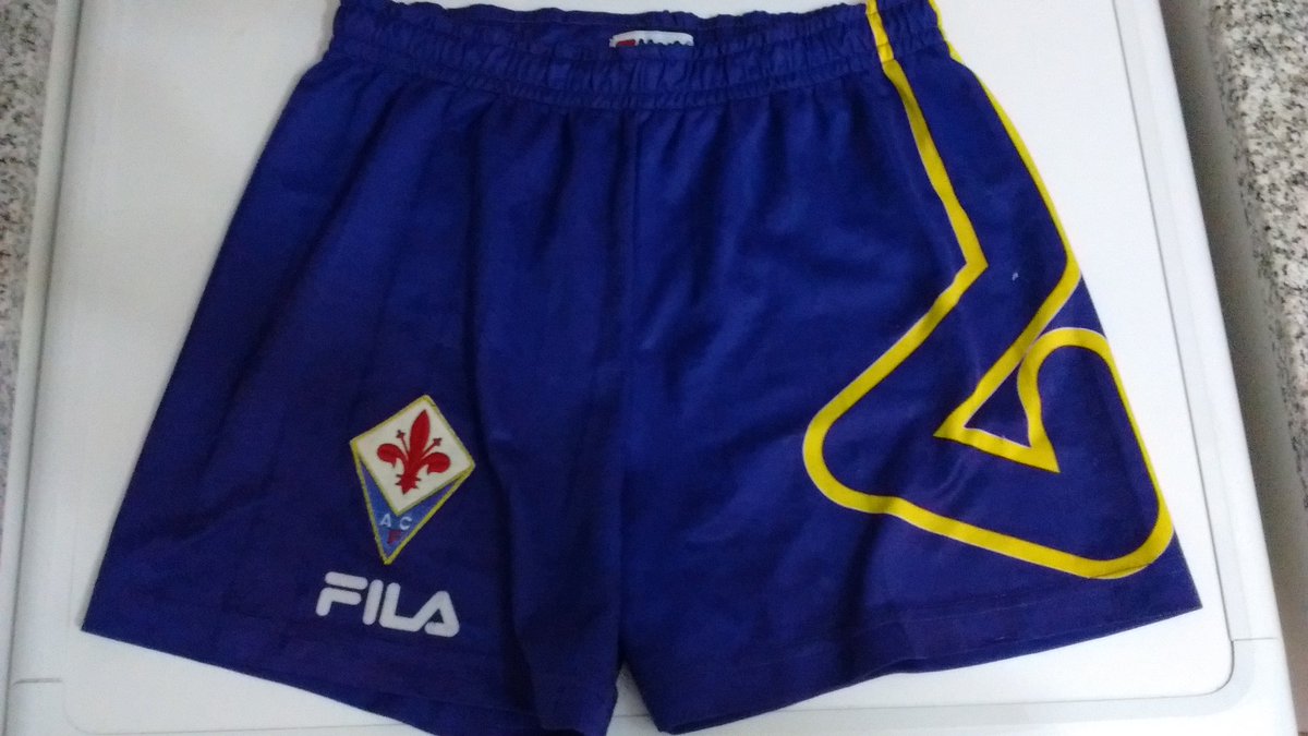 Agusyo21's tweet image. Fiorentina 1997. Todavía no le salió la jubilación #ShortChallenge